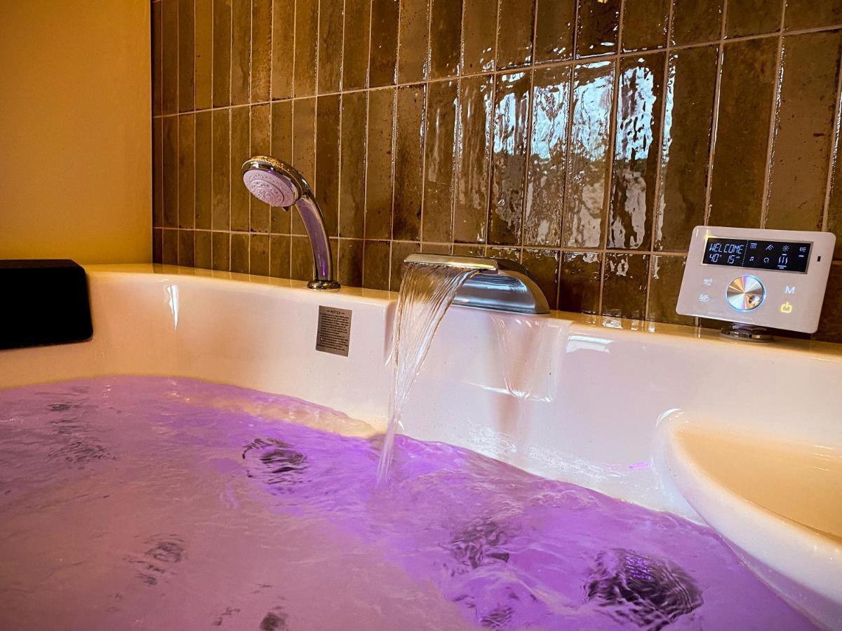 Love Room Suite Bali - Auray En Bretagne Brech Exterior foto
